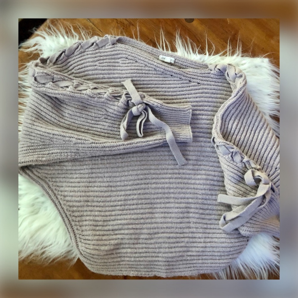 Asymmetrical Sweater - Picture 2 of 6